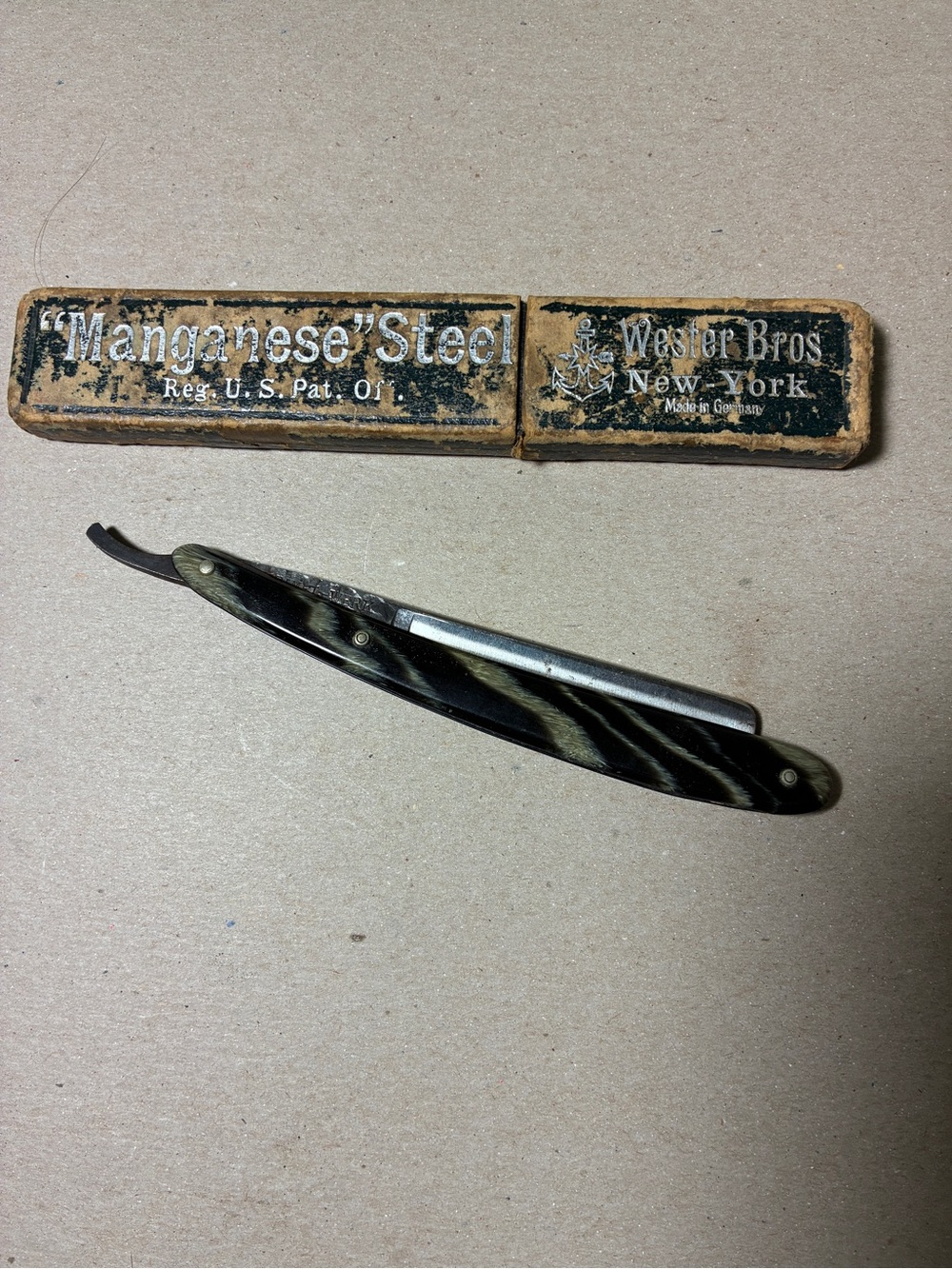 Vintage Straight Razor in Black/Beige Handle